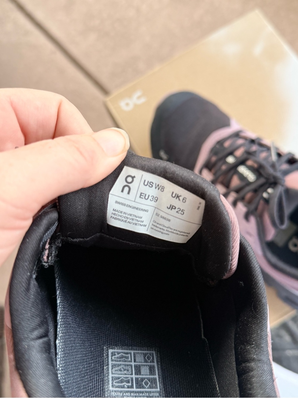On Cloud Running Cloud-surfer Waterproof black and Mauve worn once!!! - Picture 3 of 4